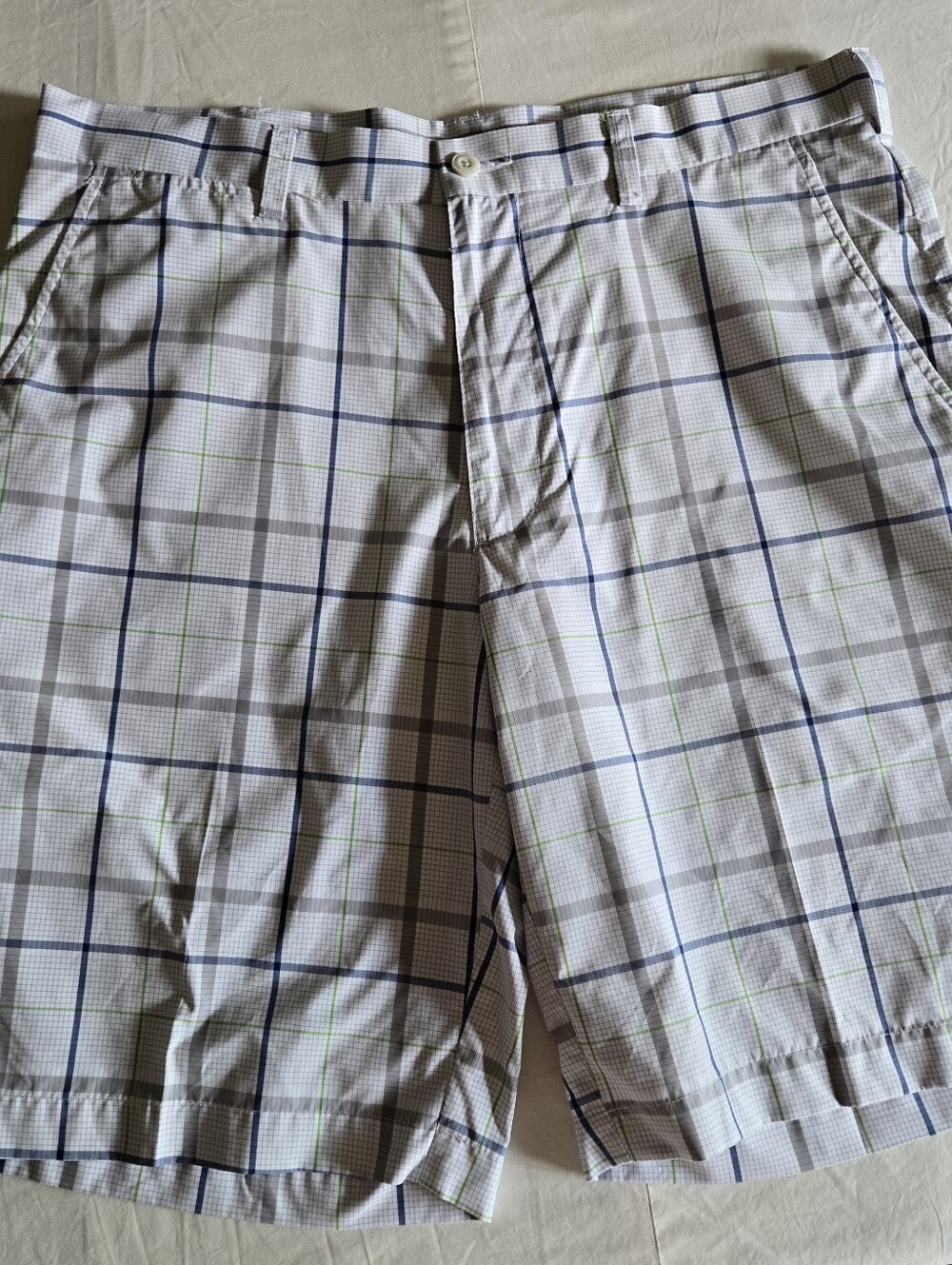 PGA Tour Golf Shorts Mens 34 X 10 White Blue Gray Green Plaid Quick Dry